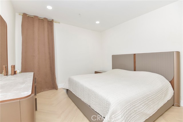 Detail Gallery Image 9 of 33 For 250 N First St #321,  Burbank,  CA 91502 - 2 Beds | 2 Baths