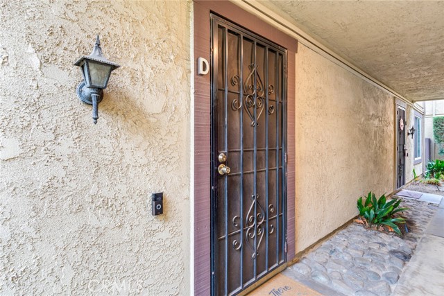 Detail Gallery Image 3 of 19 For 9306 Mesa Verde Dr #D,  Montclair,  CA 91763 - 2 Beds | 1/1 Baths