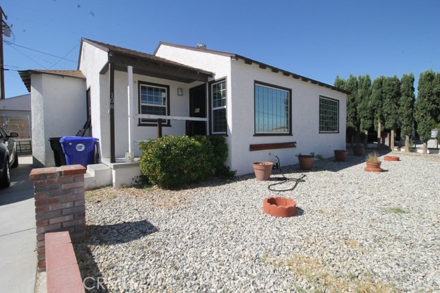 Detail Gallery Image 2 of 23 For 108 W Grandview Dr, Barstow,  CA 92311 - 2 Beds | 2 Baths