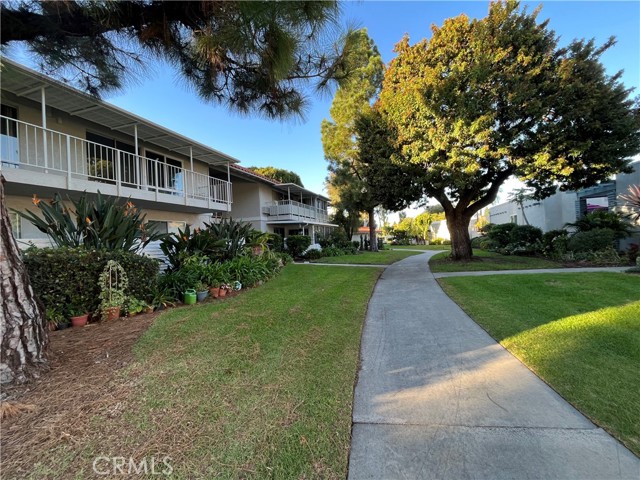 Detail Gallery Image 2 of 26 For 953 Avenida Carmel, Unit B, Laguna Woods,  CA 92637 - 2 Beds | 2 Baths