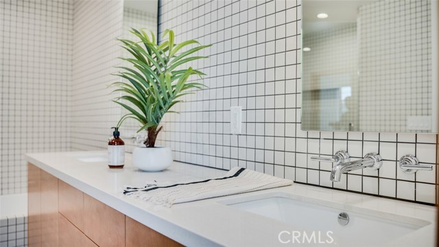 Image 40 of 75 For 854 Avenue 37