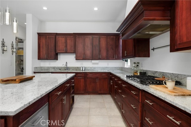 Detail Gallery Image 14 of 27 For 13611 Faringford Ln, Bakersfield,  CA 93311 - 4 Beds | 3 Baths