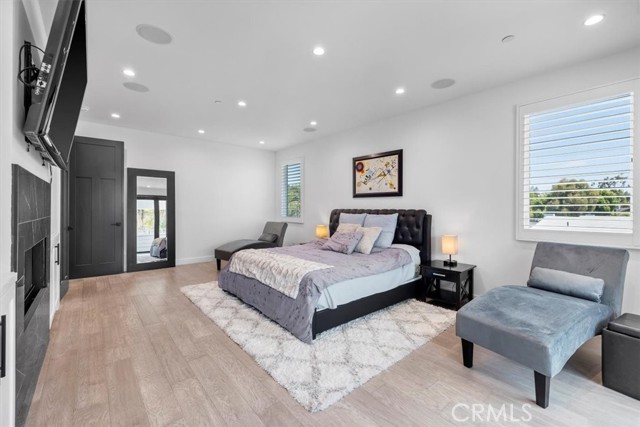 3213 Pine Ave, Manhattan Beach, California 90266, 5 Bedrooms Bedrooms, ,1 BathroomBathrooms,Residential,Sold,Pine Ave,SB22146634