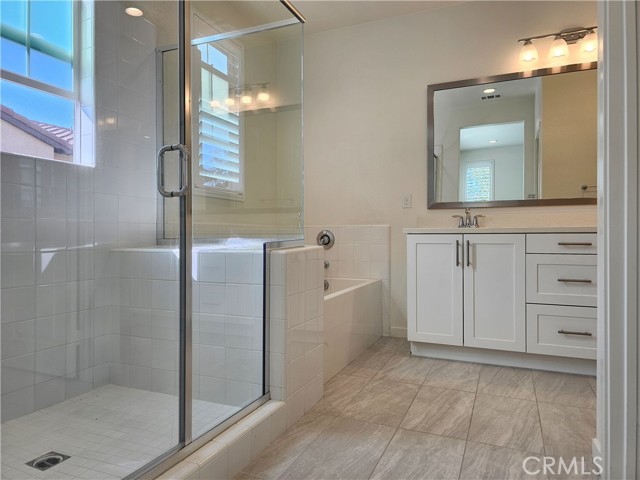 Detail Gallery Image 13 of 40 For 10503 Acorn Pl, Los Alamitos,  CA 90720 - 3 Beds | 3/1 Baths