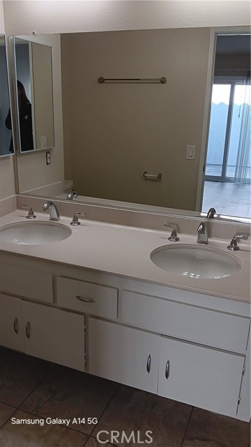 Detail Gallery Image 8 of 18 For 10415 Hayford St #B,  Bellflower,  CA 90706 - 2 Beds | 2 Baths