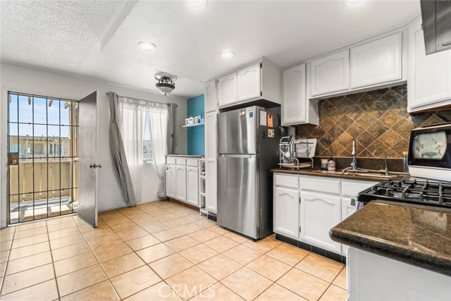 3325 Santa Fe Ave Apt 110, Long Beach, CA 90810 photo 5
