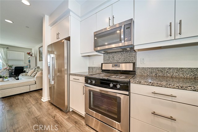 Detail Gallery Image 11 of 31 For 11405 Garvey Ave #B,  El Monte,  CA 91732 - 3 Beds | 3 Baths