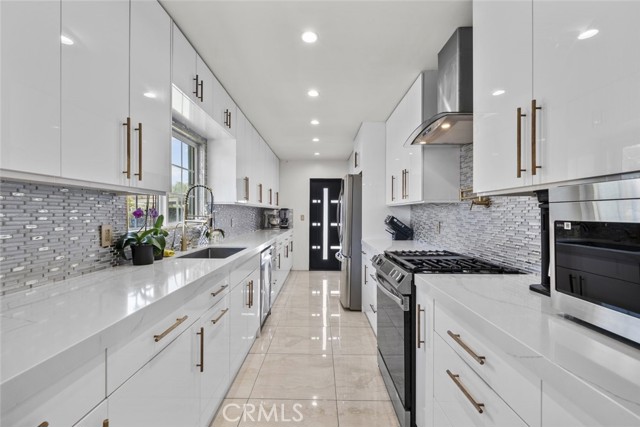 Detail Gallery Image 5 of 41 For 12628 Stagg St, North Hollywood,  CA 91605 - 4 Beds | 2 Baths