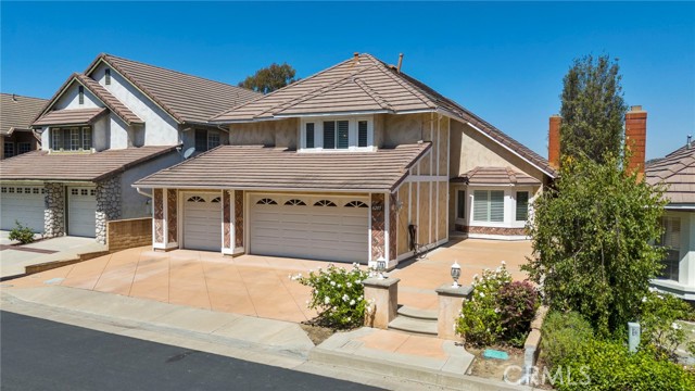 Detail Gallery Image 2 of 32 For 6207 E Breton Cir, Orange,  CA 92869 - 3 Beds | 2/1 Baths