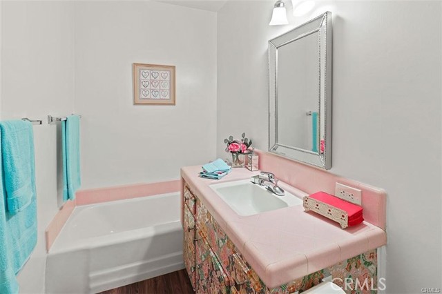 Detail Gallery Image 10 of 46 For 1360 G Shadow Ln #G,  Fullerton,  CA 92831 - 2 Beds | 2 Baths