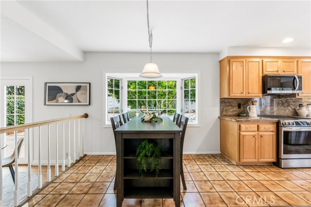 Detail Gallery Image 10 of 39 For 9355 Tanager, Fountain Valley,  CA 92708 - 4 Beds | 2/1 Baths