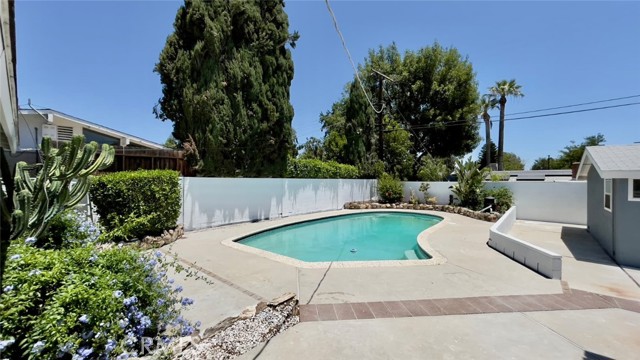 Detail Gallery Image 28 of 31 For 8742 Quakertown Ave, Northridge,  CA 91324 - 4 Beds | 2 Baths