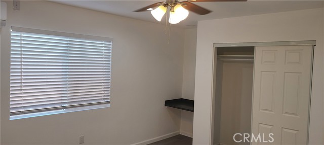 1Bed/1Bath - Bedroom with built-in Desk