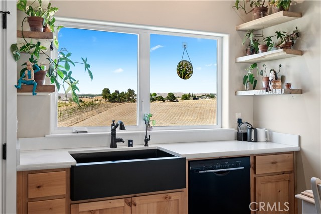 1875 Rancho Lomas Way, San Miguel CA: https://media.crmls.org/medias/a68cbde7-ecd6-4b42-b42a-3827a58d6ef9.jpg