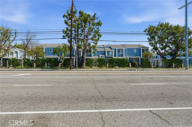 Detail Gallery Image 32 of 37 For 15735 Nordhoff St #11,  North Hills,  CA 91343 - 3 Beds | 3 Baths