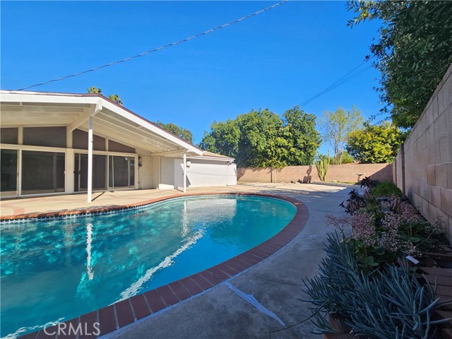 Detail Gallery Image 14 of 37 For 17530 Tuba St, Northridge,  CA 91325 - 4 Beds | 2/1 Baths