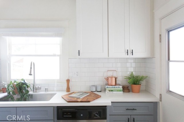 342 N Avenue 57, Highland Park CA: https://media.crmls.org/medias/a68db6a8-892c-4ee9-88b7-5b2d56f1fe0b.jpg
