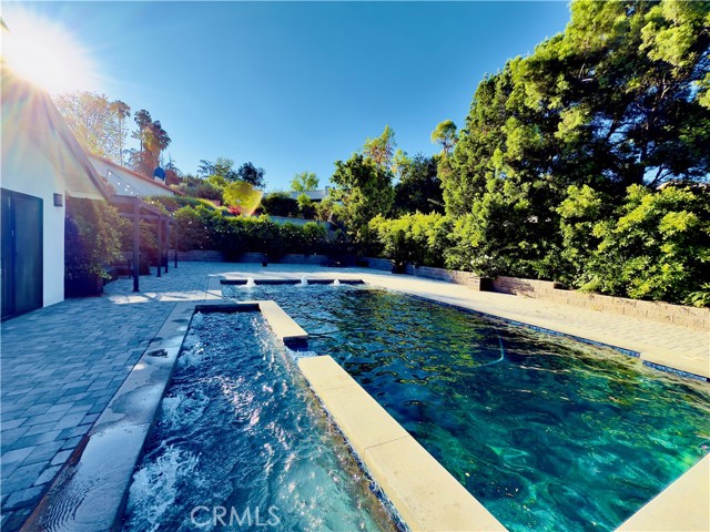 20301 Reaza Place, Woodland Hills CA: https://media.crmls.org/medias/a68e3a86-5a2f-428e-98af-b9753baea83f.jpg