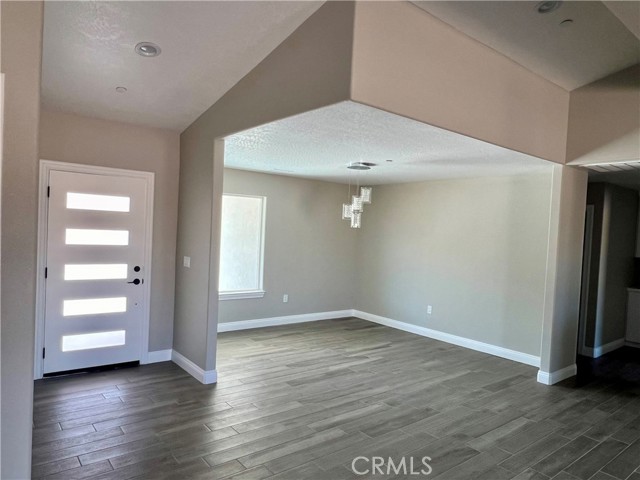 Detail Gallery Image 2 of 12 For 22450 Ocotillo Way, Apple Valley,  CA 92308 - 4 Beds | 2/1 Baths