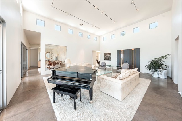 10272 Overhill Drive, North Tustin CA: https://media.crmls.org/medias/a6908899-650e-428c-b4f9-7401321251c6.jpg