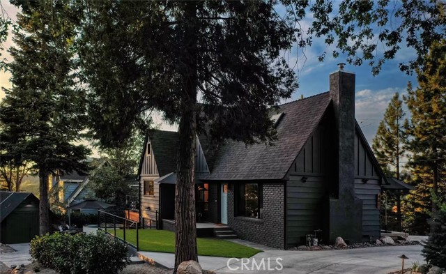 Detail Gallery Image 2 of 58 For 481 Heliotrope Dr, Lake Arrowhead,  CA 92352 - 3 Beds | 2/1 Baths