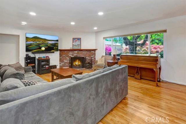 Detail Gallery Image 10 of 34 For 11111 Magda Ln, La Habra,  CA 90631 - 4 Beds | 2/1 Baths