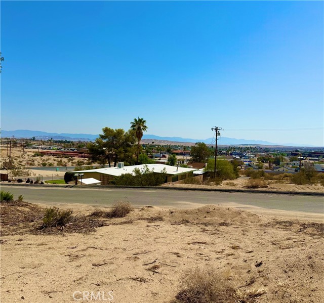 4 Hillside Avenue, 29 Palms CA: https://media.crmls.org/medias/a69223d8-bb61-47cd-b545-bba952808db1.jpg