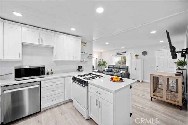 Detail Gallery Image 7 of 21 For 17086 Esperanza Dr, Perris,  CA 92570 - 3 Beds | 2 Baths