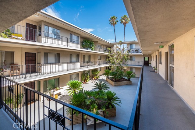 Detail Gallery Image 2 of 33 For 2772 E 2nd St 2a,  Long Beach,  CA 90803 - 2 Beds | 2 Baths