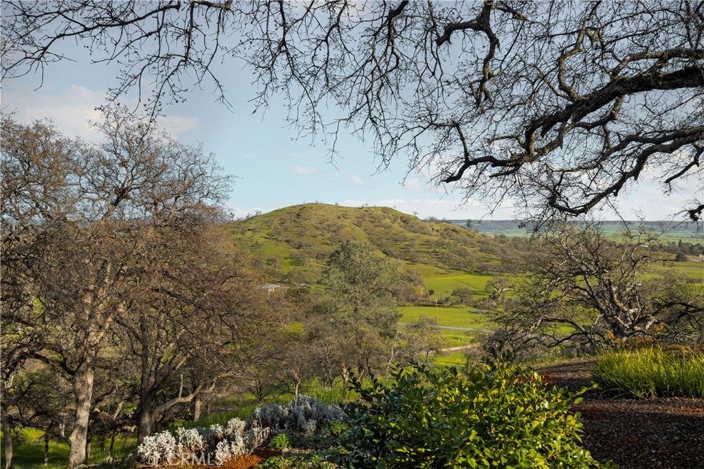 https://media.crmls.org/medias/a6930d01-d2be-4e5f-84a5-0ec3b3ac5620.jpg?preset=X-Large