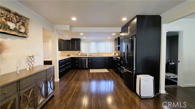 Detail Gallery Image 2 of 31 For 608 Hawthorne St #E,  Glendale,  CA 91204 - 4 Beds | 3/1 Baths