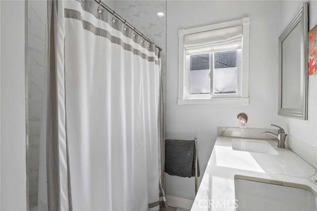 Detail Gallery Image 20 of 52 For 1007 Rose Ave, Pasadena,  CA 91107 - 4 Beds | 3 Baths