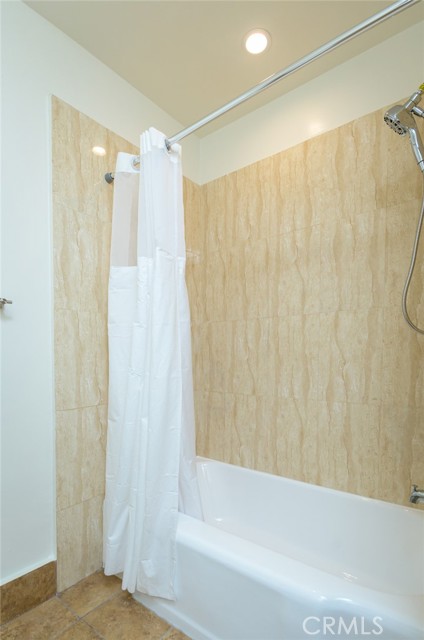 Detail Gallery Image 32 of 58 For 2111 N Verdugo, Glendale,  CA 91208 - 2 Beds | 2 Baths