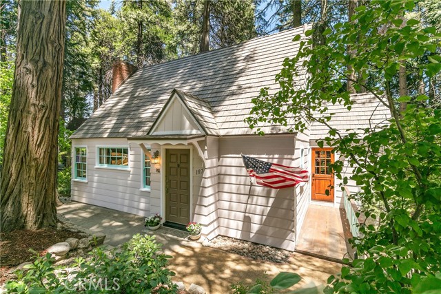 187 Cedar Circle Circle, Lake Arrowhead CA: https://media.crmls.org/medias/a694d2aa-670e-43de-9967-8d3ac523c9ed.jpg