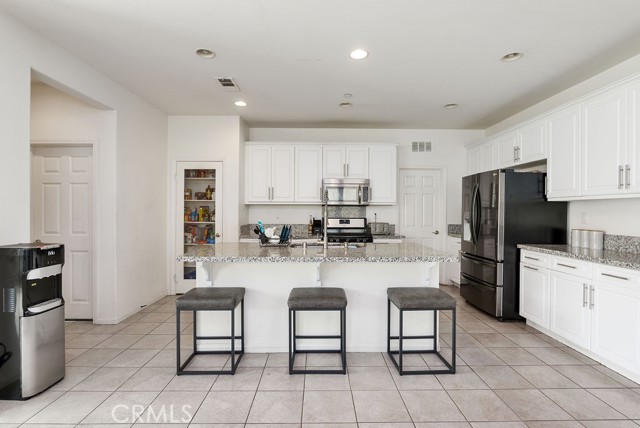 Detail Gallery Image 6 of 32 For 706 Leather Oak Ln, Pomona,  CA 91766 - 5 Beds | 3 Baths