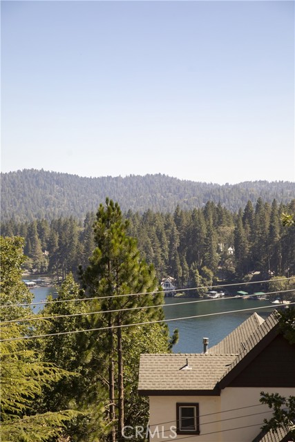 27792 West Shore Road, Lake Arrowhead CA: https://media.crmls.org/medias/a695e5e2-c02f-47e1-852a-271fce37a2c7.jpg