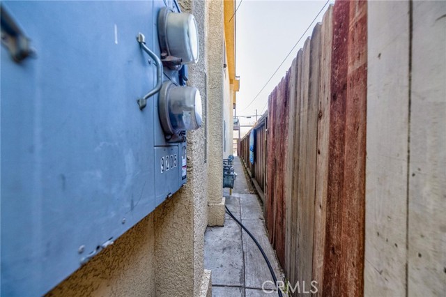 9203 Beach Street, Los Angeles CA: https://media.crmls.org/medias/a6962446-f52a-4da6-b6dd-f6d2cc7a1f90.jpg