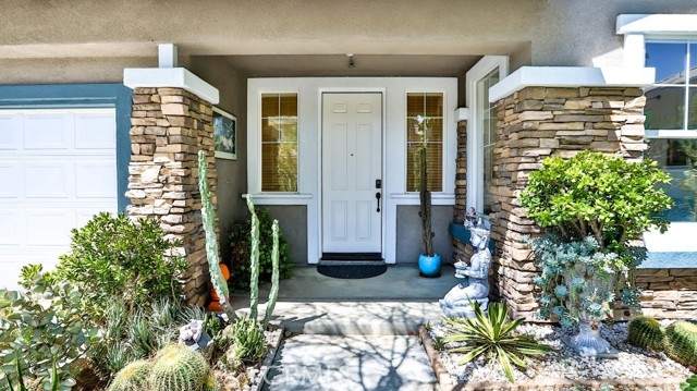 Detail Gallery Image 4 of 57 For 21817 Charlotte Ct, Canoga Park,  CA 91304 - 5 Beds | 2/1 Baths