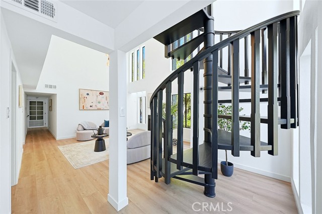 Detail Gallery Image 18 of 29 For 11601 Montana Ave #7,  Los Angeles,  CA 90049 - 2 Beds | 3 Baths