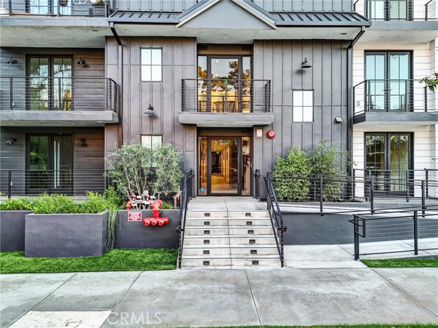 Detail Gallery Image 4 of 49 For 10352 Riverside Dr 203a,  Toluca Lake,  CA 91602 - 3 Beds | 3 Baths