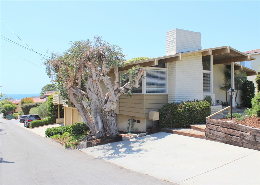 119 S Dianthus Ave., Manhattan Beach, California 90266, 3 Bedrooms Bedrooms, ,2 BathroomsBathrooms,Single Family Residence,For Sale,S Dianthus Ave.,SB24045401