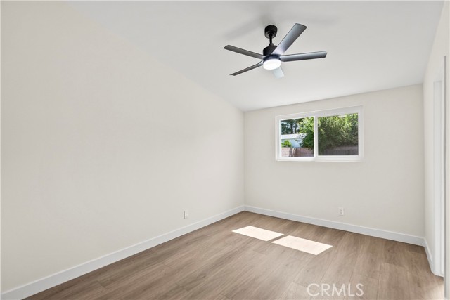 Detail Gallery Image 21 of 41 For 27410 Dewdrop Ave, Canyon Country,  CA 91351 - 3 Beds | 1/1 Baths
