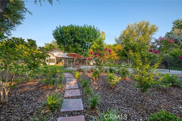 6695 N Van Ness Boulevard, Fresno CA: https://media.crmls.org/medias/a69995bb-11be-4078-8f4c-e55f662f8a4b.jpg