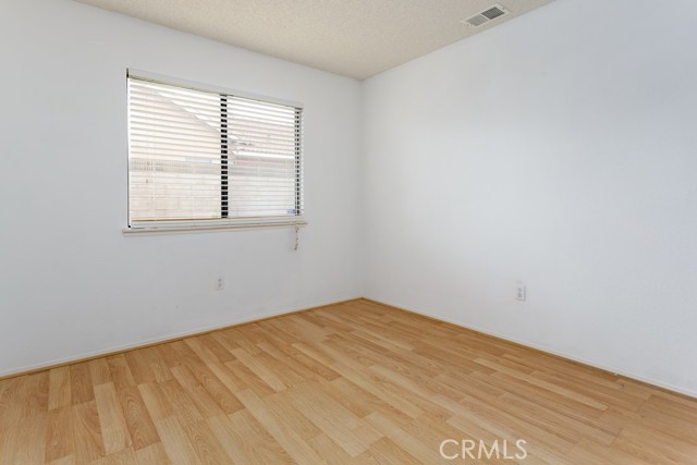 Detail Gallery Image 13 of 23 For 37012 Calle Bonita, Palmdale,  CA 93550 - 4 Beds | 2 Baths