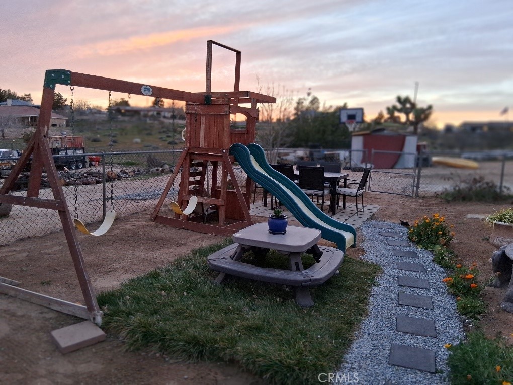 https://media.crmls.org/medias/a699c703-70a6-4438-b27e-c51c6f059fe6.jpg?preset=X-Large
