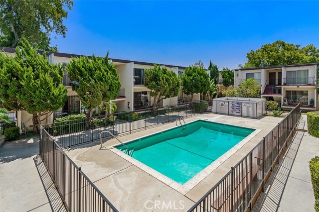 820 N Raymond Avenue, Pasadena CA: https://media.crmls.org/medias/a69b70fd-c932-48c3-97aa-e9c879dcd52c.jpg