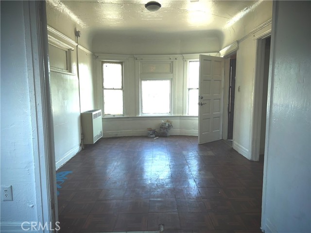146 E 45th Street, Los Angeles CA: https://media.crmls.org/medias/a69cd07a-7a33-4d09-a886-b2ae36250847.jpg