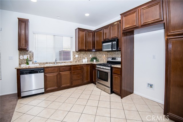 Detail Gallery Image 12 of 67 For 4021 Landau Ct, Riverside,  CA 92501 - 3 Beds | 2/1 Baths