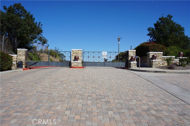 Detail Gallery Image 6 of 22 For 3037 Cole Grade, Santee,  CA 92071 - 3 Beds | 3 Baths