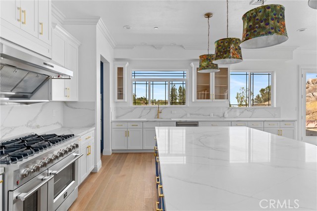 Detail Gallery Image 24 of 74 For 17190 Small Canyon Ln, Riverside,  CA 92506 - 6 Beds | 6/1 Baths